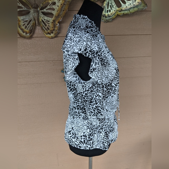 White House Black Market Black and White Ruffle Sleeve Blouse - Picture 4 of 5